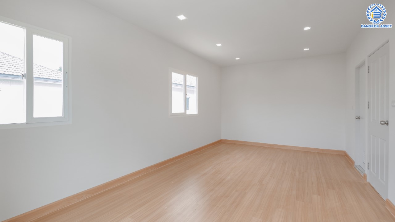 บ้านมือสองตกแต่งใหม่ ม.พฤกษาวิลเลจ10 พระราม5-บางใหญ่ เนื้อที่ 51 ตร.ว. ตอบโจทย์ทุกการอยู่อาศัย ฟังก์ชัน 3 ห้องนอน 2 ห้องน้ำ 2 ที่จอดรถ บรรยากาศเป็นส่วนตัว บนทำเลศักยภาพ เชื่อมต่อถนนกาญจนาภิเษก ใกล้เซ็นทรัลเวสต์เกต ทางด่วน และรถไฟฟ้า "สถานีตลาดบางใหญ่"